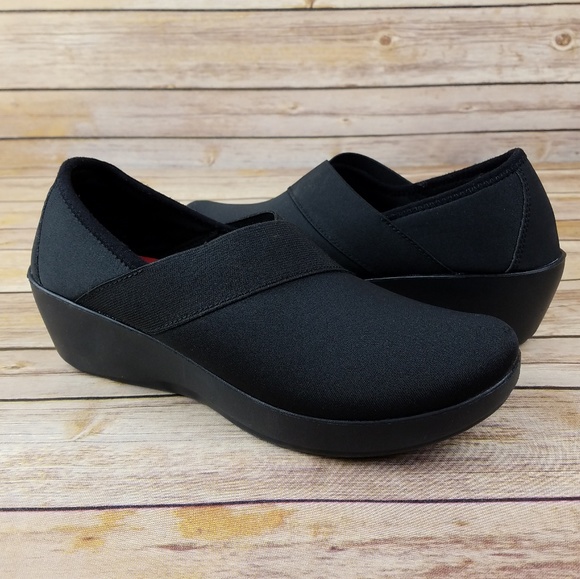 crocs busy day stretch asymmetrical wedge